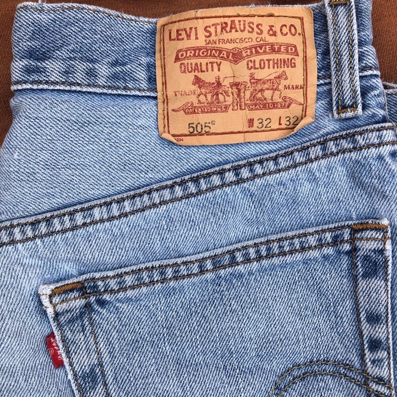 LEVI’S DENIM SHORTS - Picture 6 of 8